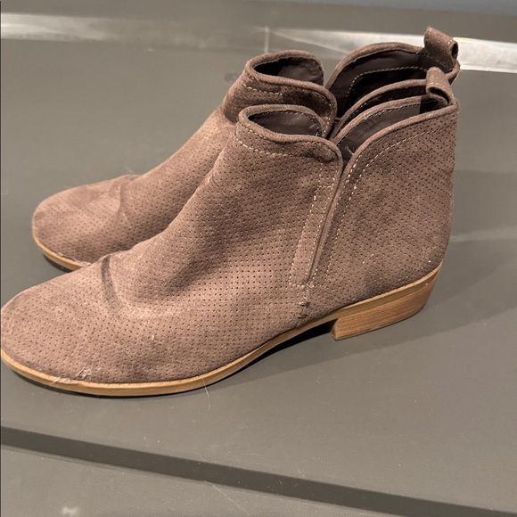 Universal Thread Booties - Picture 3 of 6